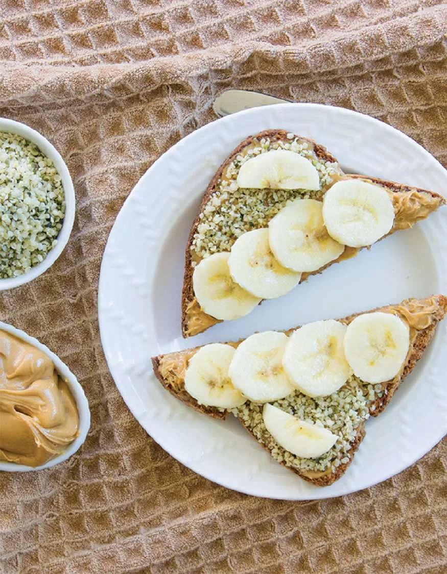 Tartine de céréales germées, purée d’oléagineux et banane
