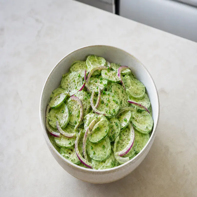 Salade de concombre sauce déesse verte · étape 2