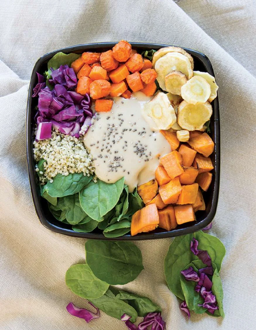 Bol salade aux légumes-racines rôtis