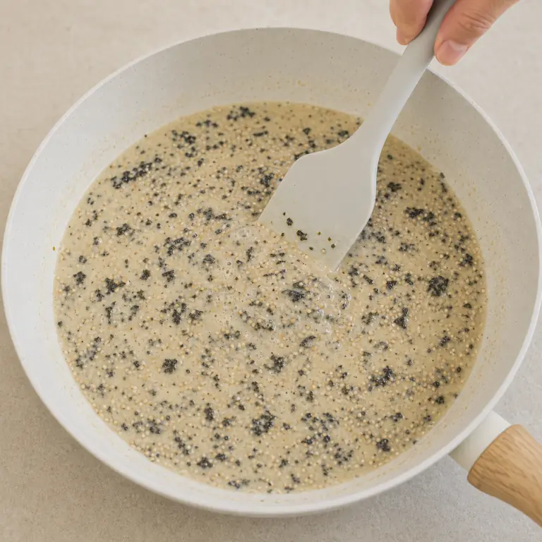 Une sauce végétale crémeuse avec paillettes de nori et graines de sésame.