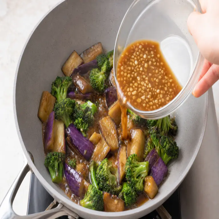 Aubergine et brocoli sauce à l’ail · étape 2