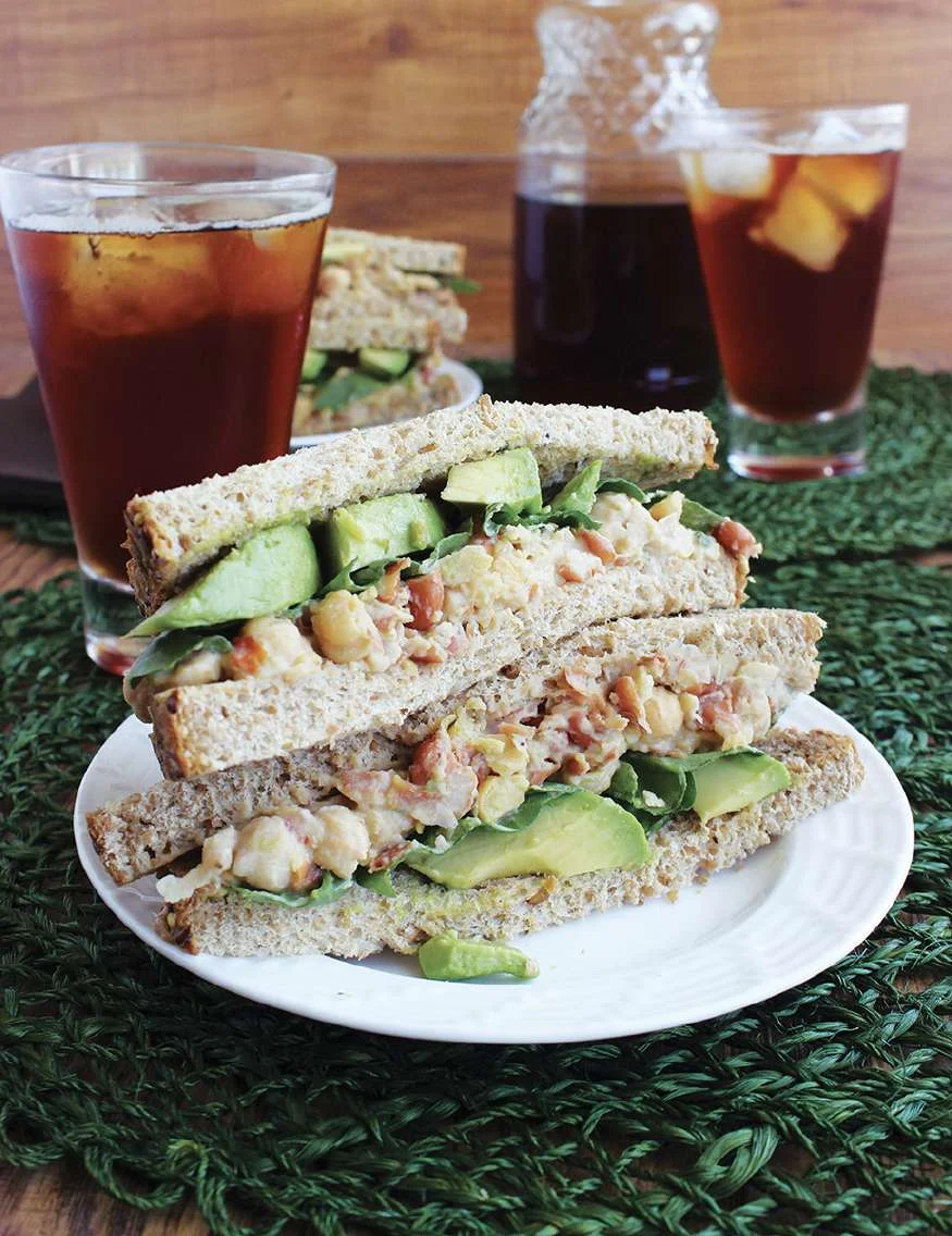Sandwich généreux à la salade de pois chiches