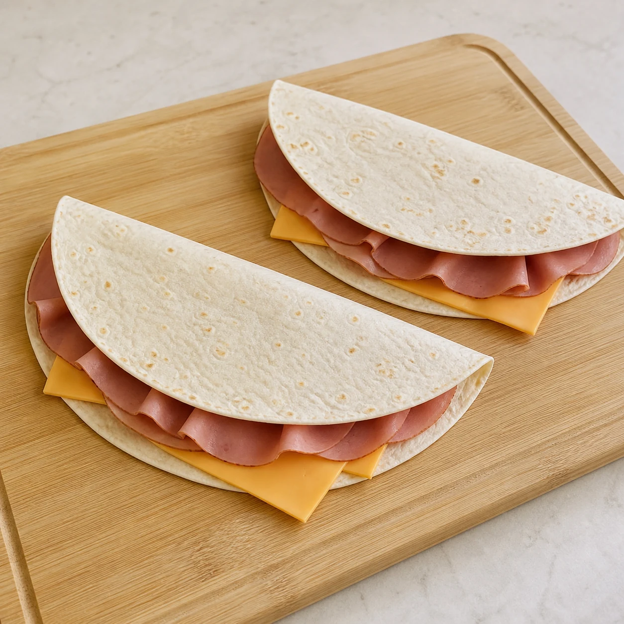 Quesadillas jambon fumé — garnir les tortillas