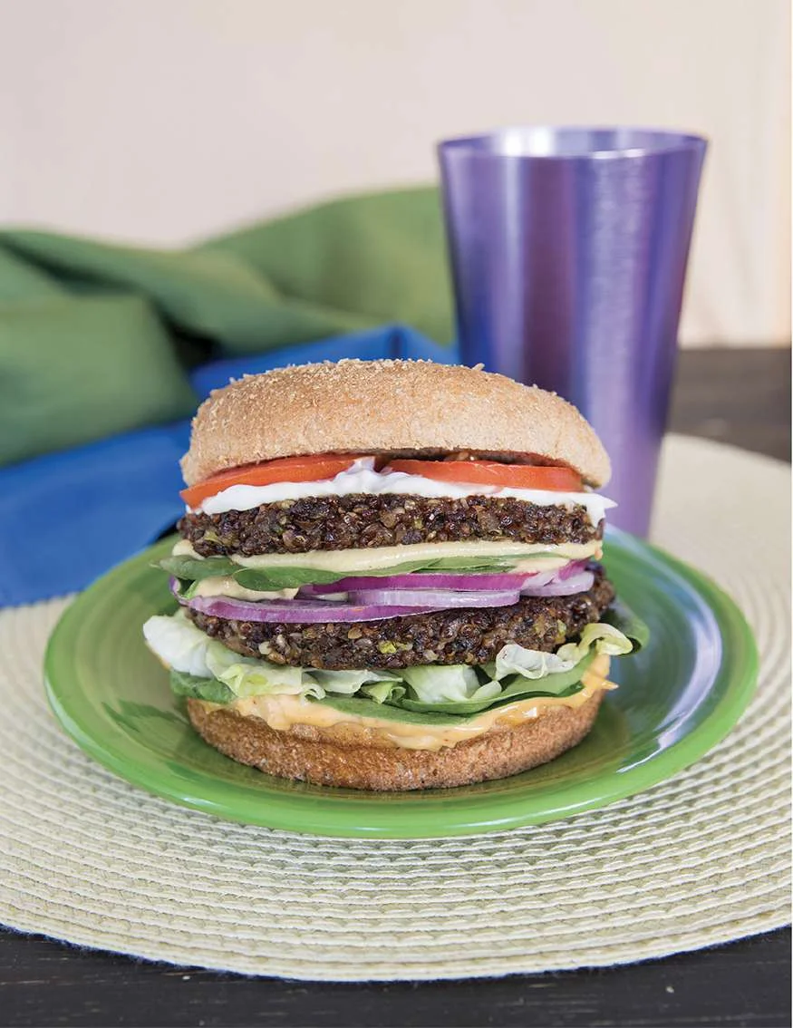 Sandwich double étage au quinoa rouge