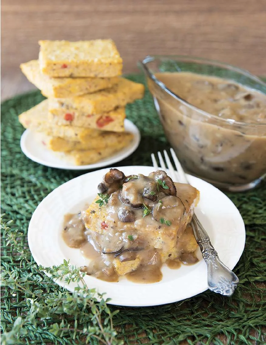 Polenta et sauce riche aux champignons