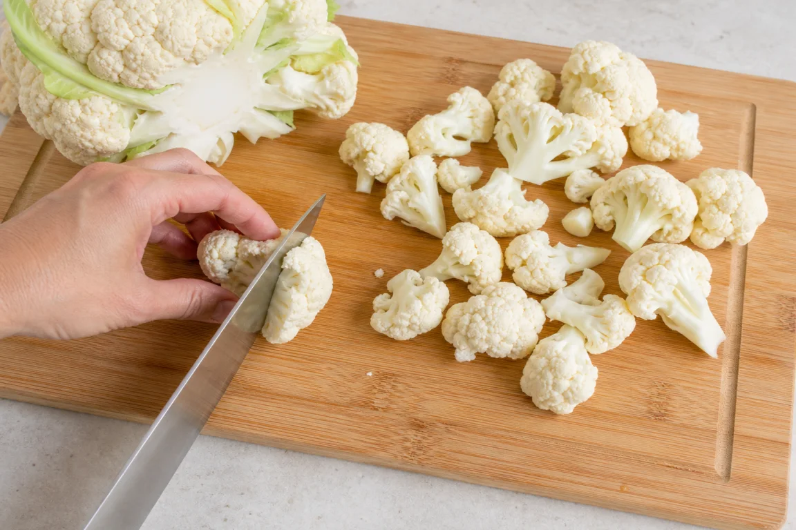 Illustration de l’étape « Étape 4 » pour la recette Tacos de Tempeh avec du chou-fleur cuit et cuit.