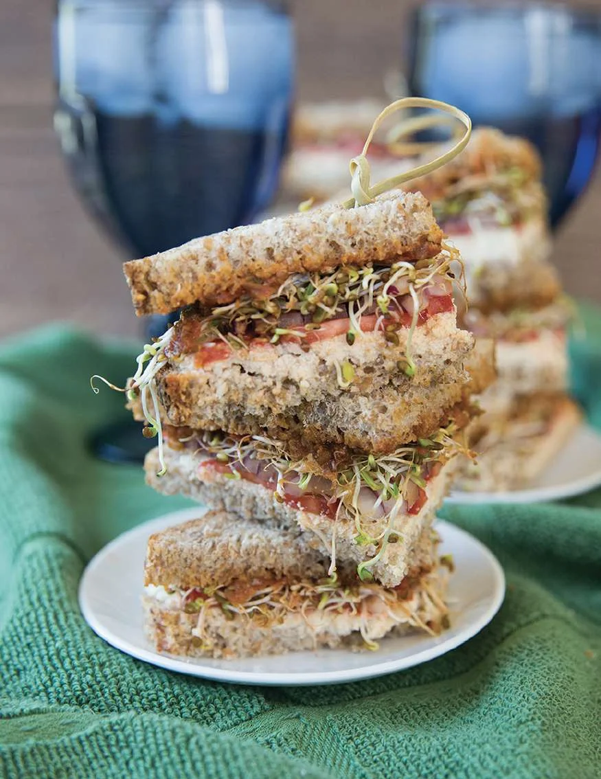 Sandwich aux pousses et à la ricotta de tofu