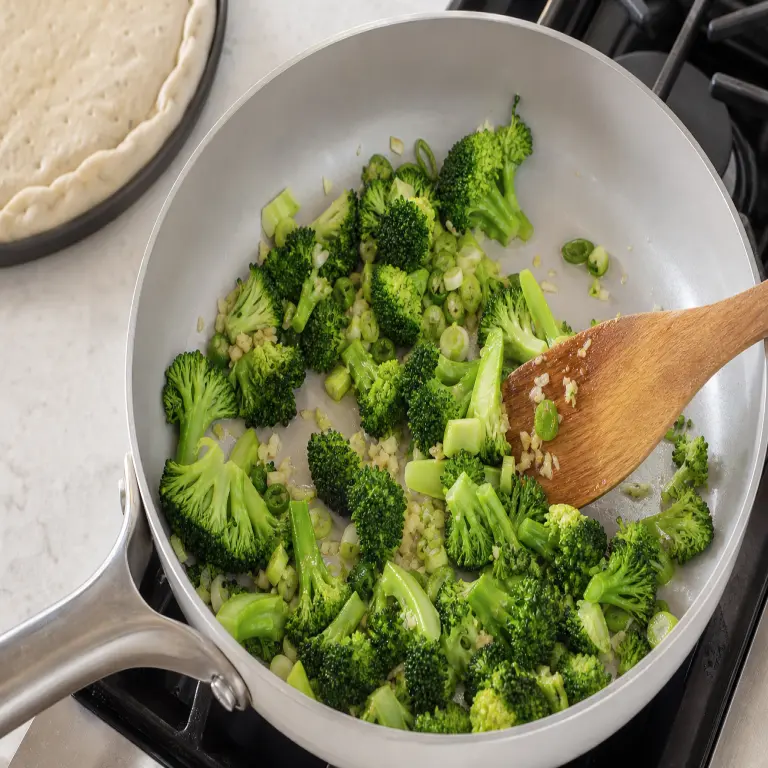 Pizza au brocoli et bacon végétal · étape 2