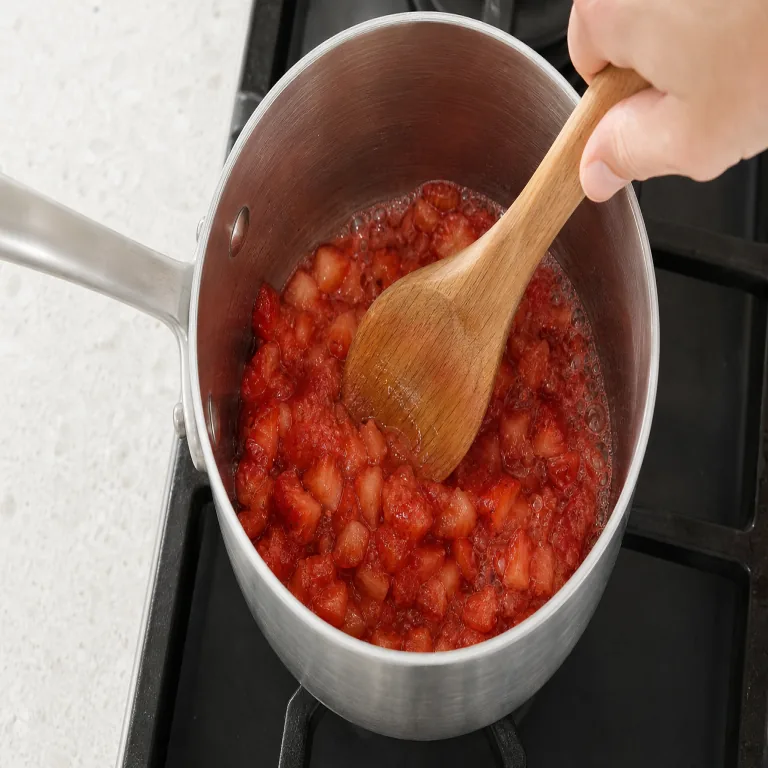 Pudding de chia au beurre de cacahuète et à la confiture · étape 1