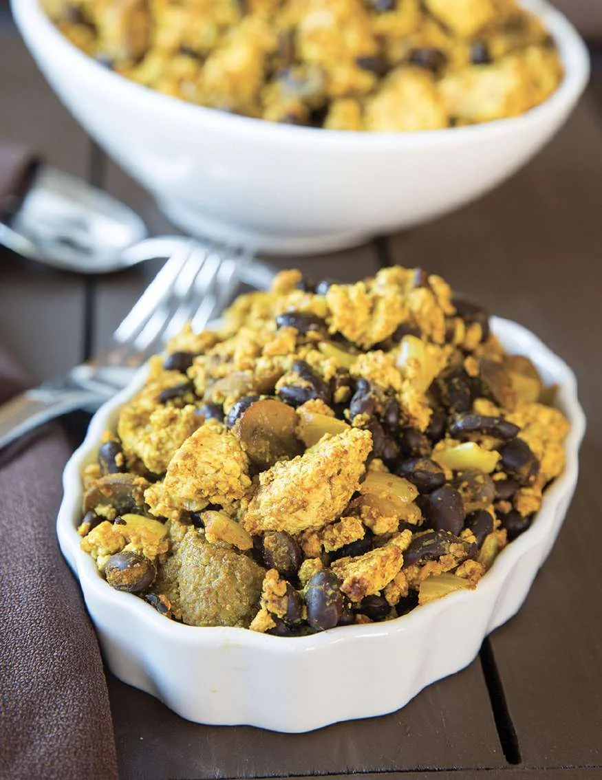 Tofu brouillé aux saucisses de seitan