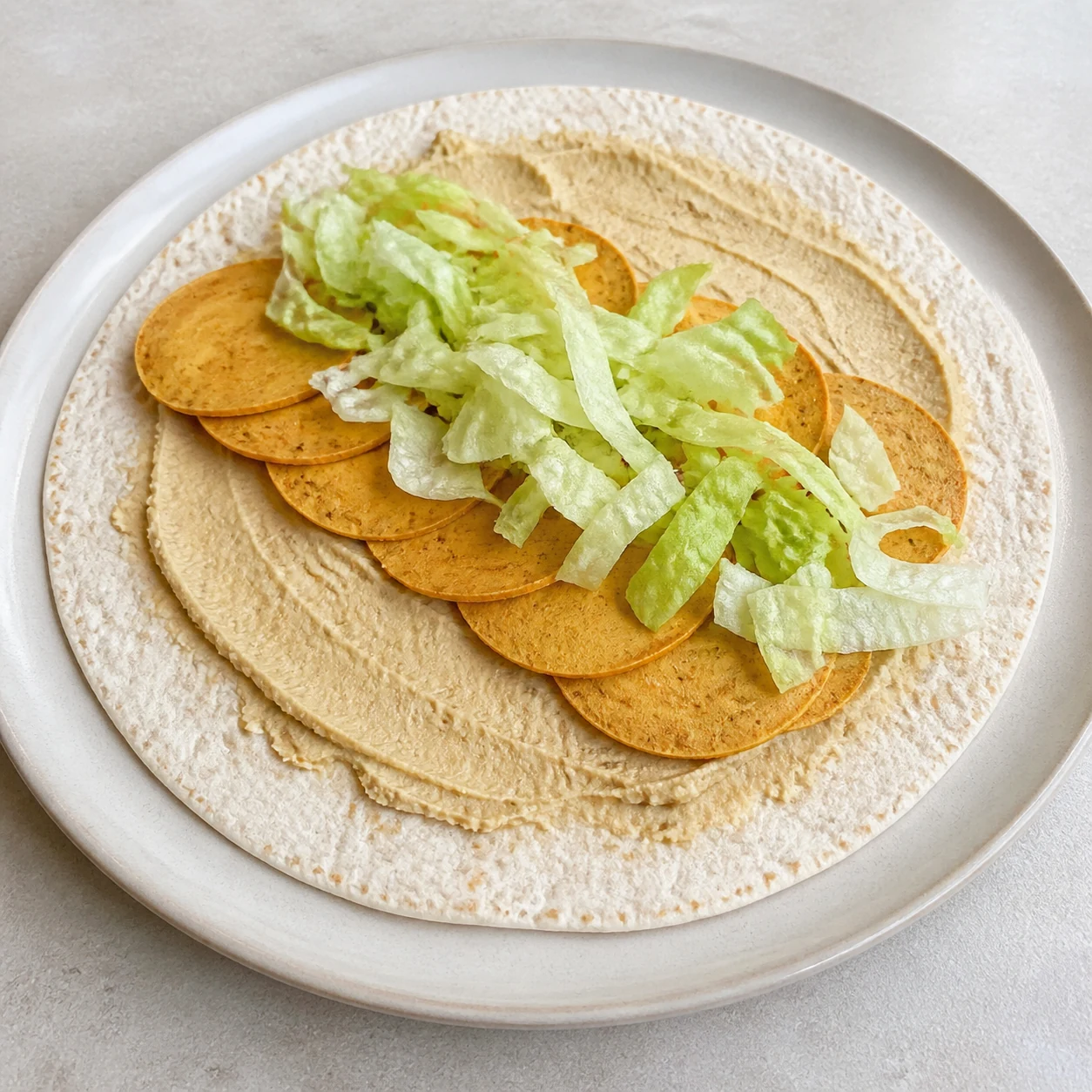 Wrap curry-houmous — ajouter la garniture